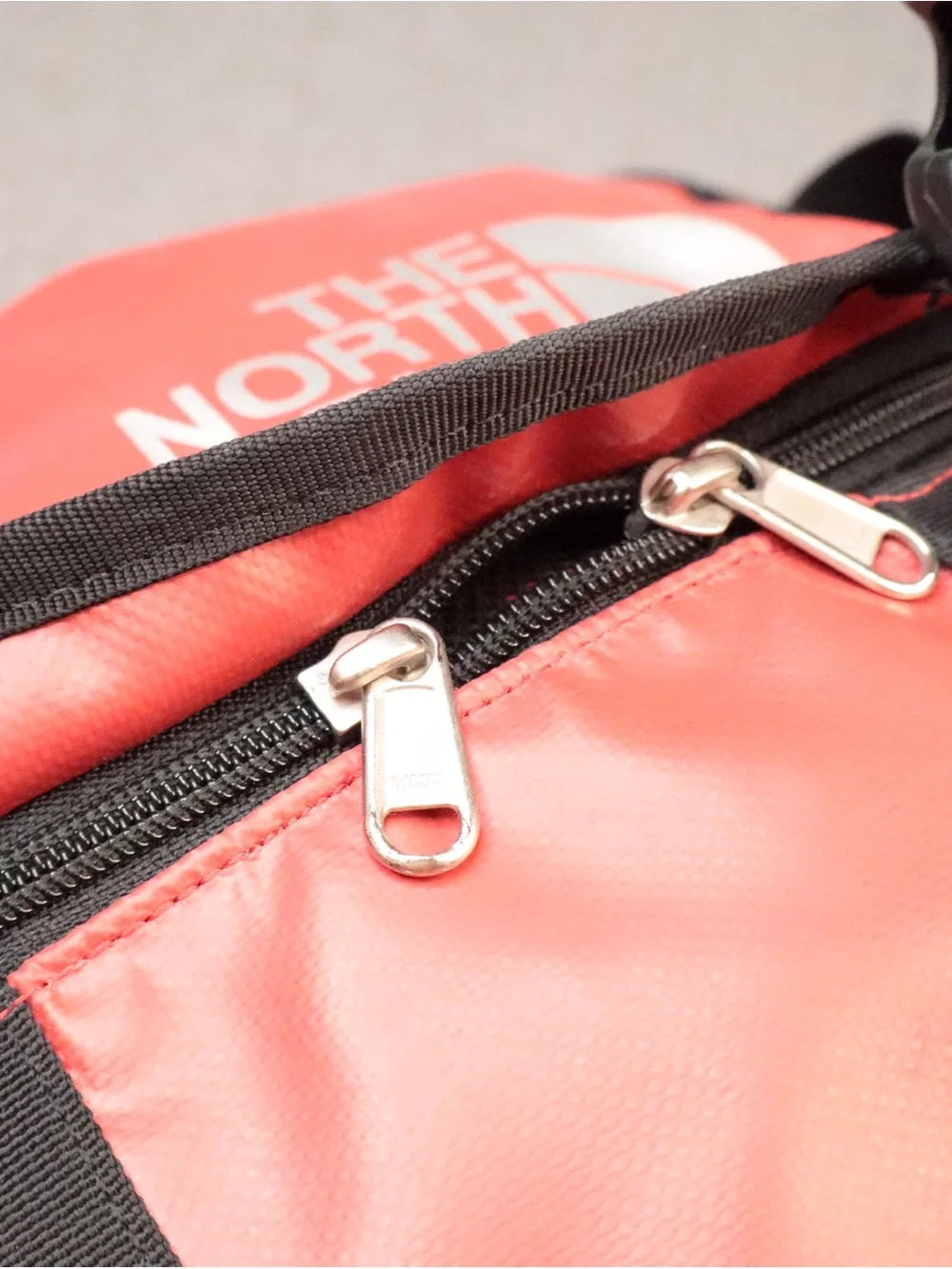 North Face Base Camp Voyager Messenger Bag Water Resistant Red Outdoor Laptop